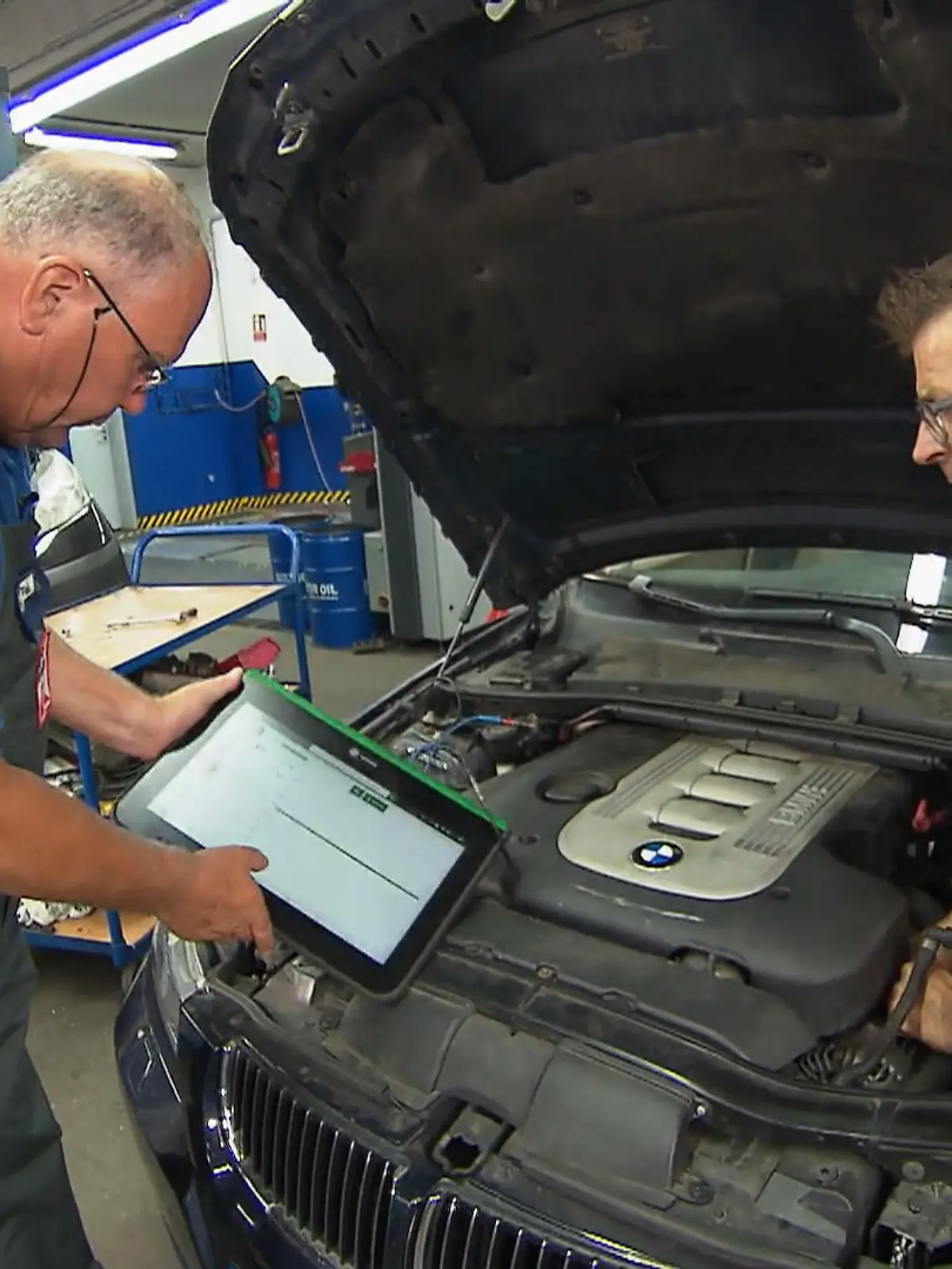 Bild zu: "Lädt der BMW nur machnmal - und warum?"