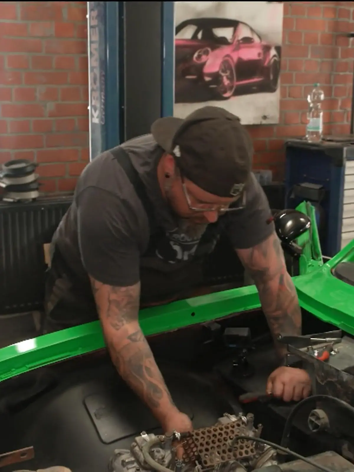 Bild zu: "Motor rein, Licht an?"