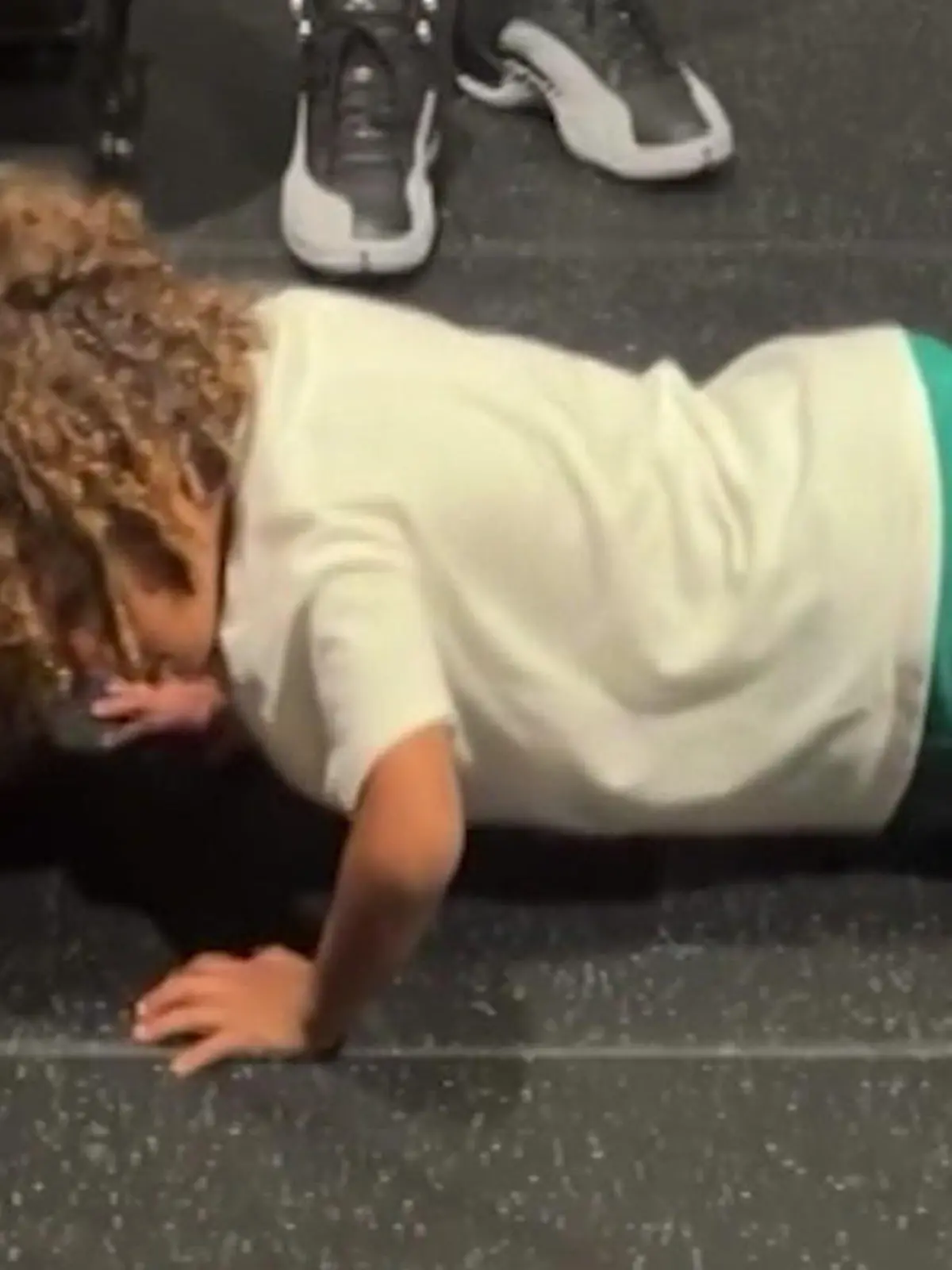 Bild zu: "Mini-Muskelprotz! Sohn (4) von Superstar trainiert mitten in der Nacht"