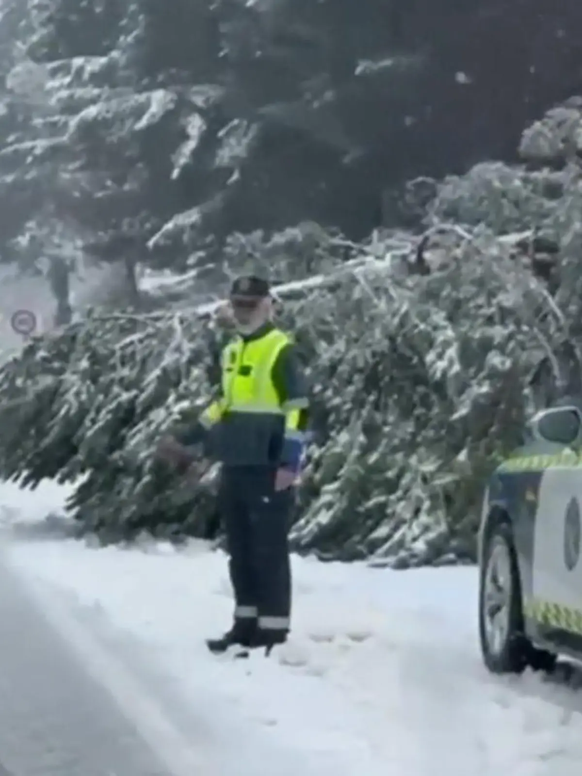 Bild zu: "Wetter-Chaos! Schnee und Fluten verwüsten Urlaubsregionen"