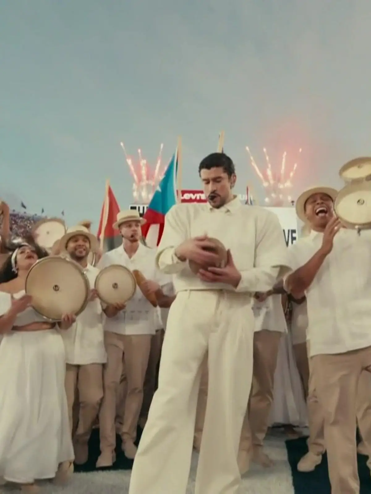 Bild zu: "Mehr als nur NFL! Die versteckten Botschaften bei der Super Bowl-Halftime-Show"