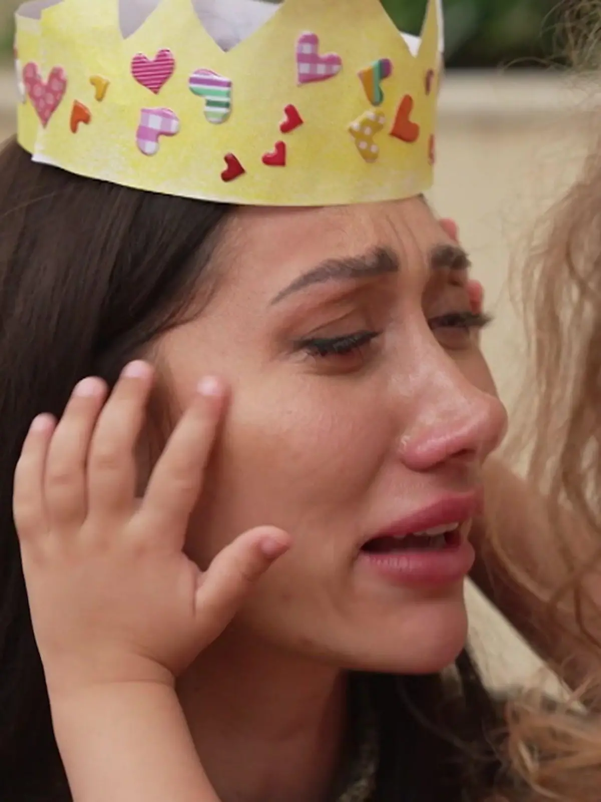 Bild zu: "Hier krönen Samiras Kinder ihre Mama zur Königin"