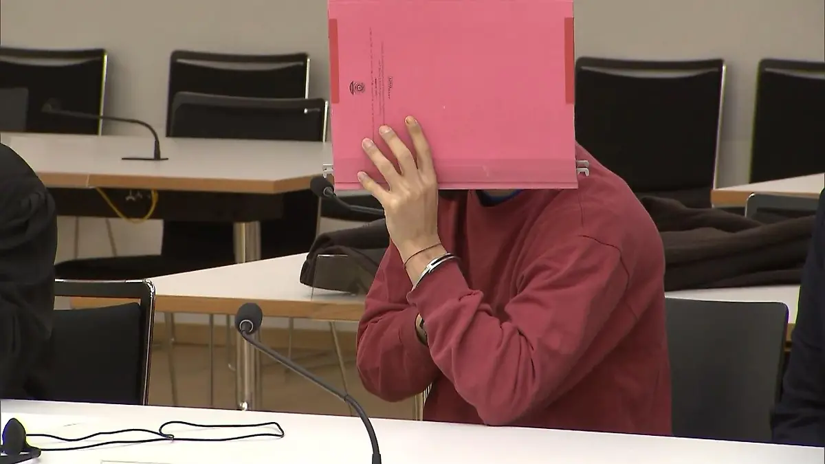 Prozess-in-Freiburg-Nach-Entf-hrung-im-Europa-Park-Mann-31-wollte-M-dchen-6-Koks-geben-und-es-missbrauchen