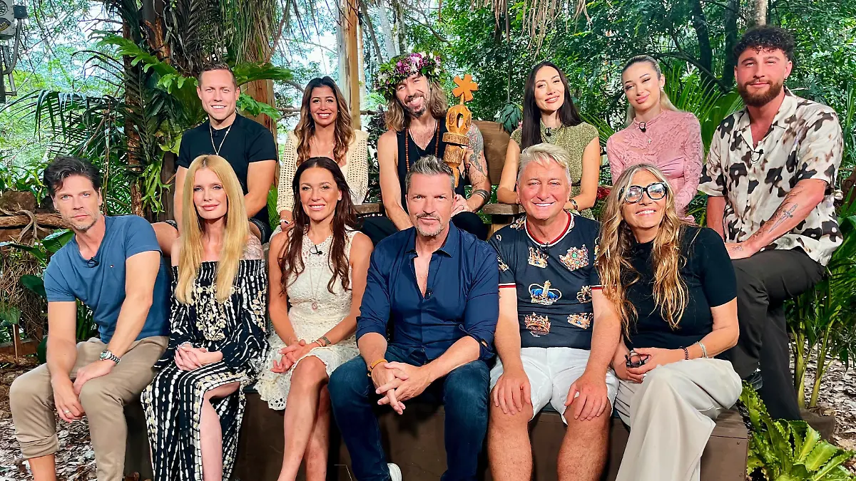 V.l.: Stephen Dürr, Patrick Romer, Mirja du Mont, Eva Benetatou, Simone Ballack, Gil Ofarim, Hardy Krüger, Samira Yavuz, Hubert Fella, Ariel, Nicole Belstler-Boettcher, Umut Tekin