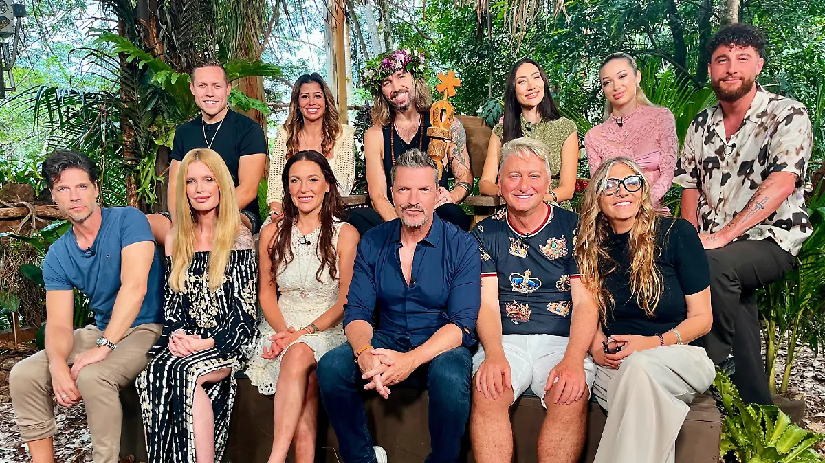 V.l.: Stephen Dürr, Patrick Romer, Mirja du Mont, Eva Benetatou, Simone Ballack, Gil Ofarim, Hardy Krüger, Samira Yavuz, Hubert Fella, Ariel, Nicole Belstler-Boettcher, Umut Tekin