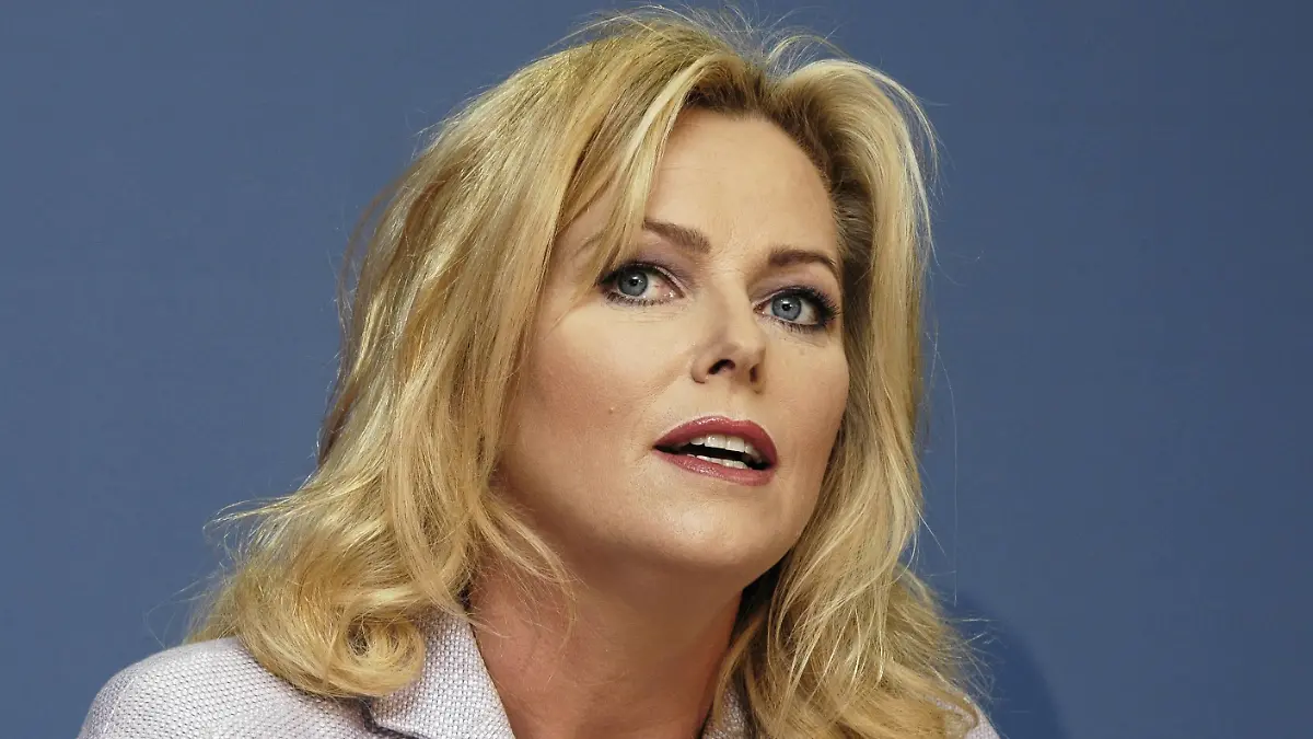 Moderatorin Eva Herman GER stellt in Berlin ihr Buch - Das Eva Prinzip - vor
