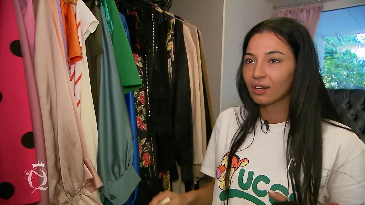 Selina schaut gerne in den Spiegel Mode-Queen