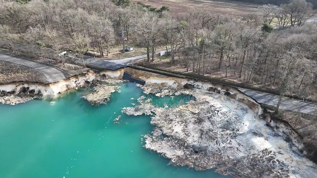 Straße bei Coesfeld eingebrochen Auf etwa 80 Metern
