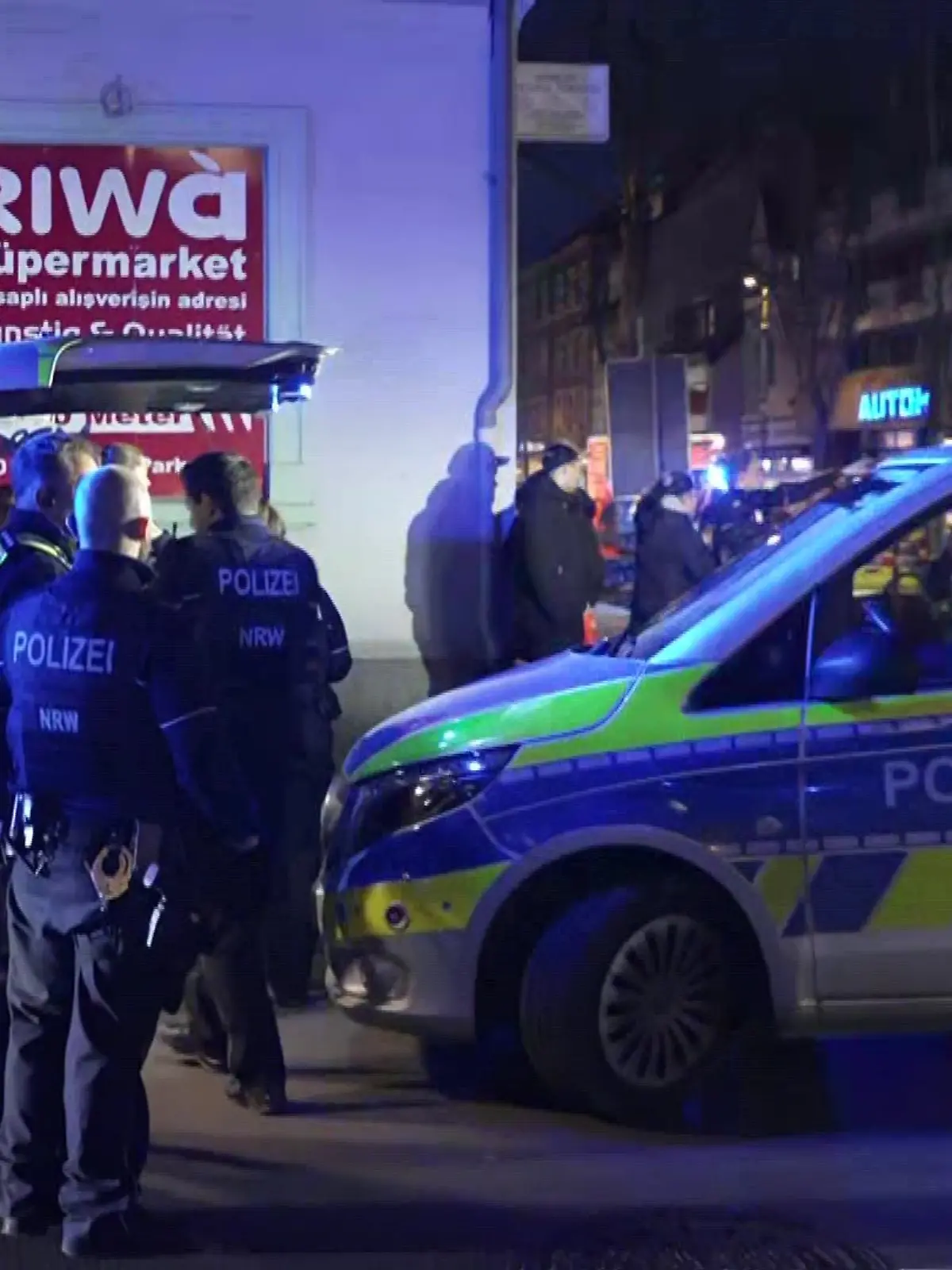 Die Polizei ist am Montagabend wegen eines mutmaßlichen Messerangriff in Recklinghausen im Großeinsatz.