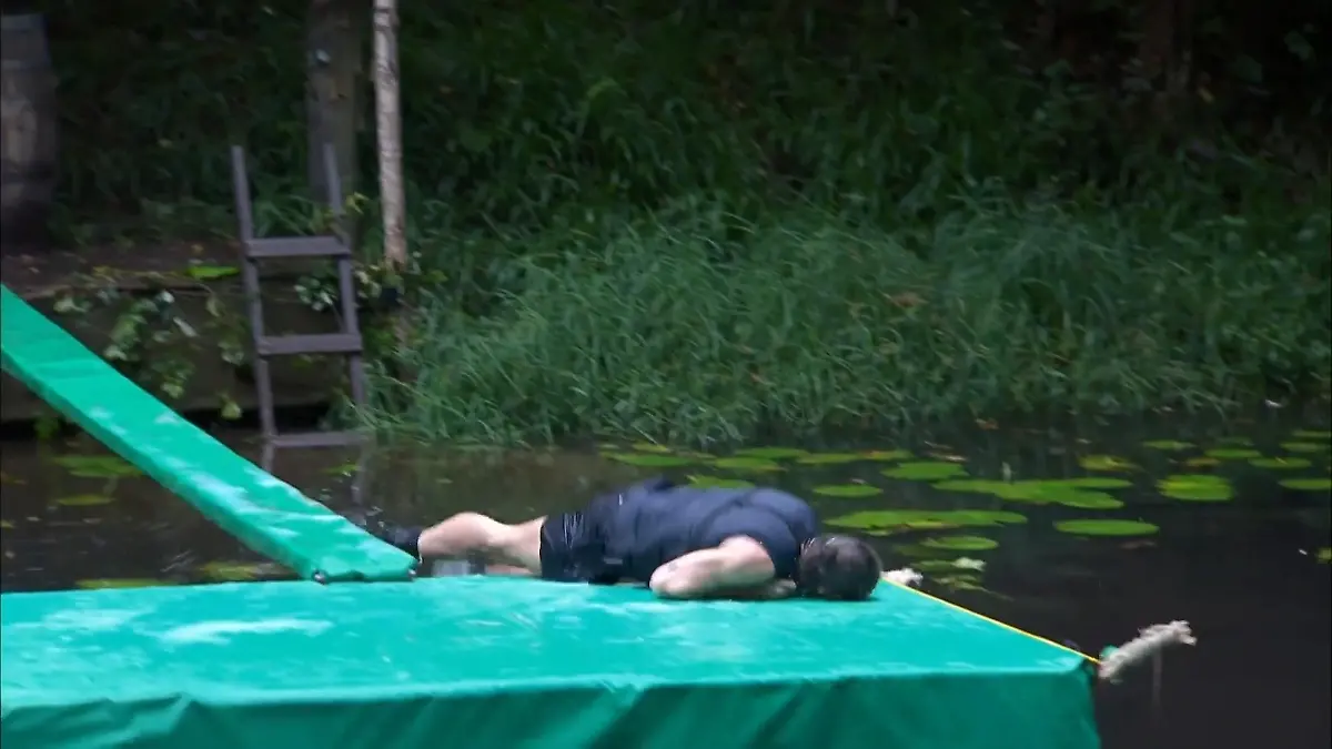 Vollständiges Video! Hier seht ihr Gil Ofarims Sturz in voller Länge Schock-Moment im Dschungelcamp 2026