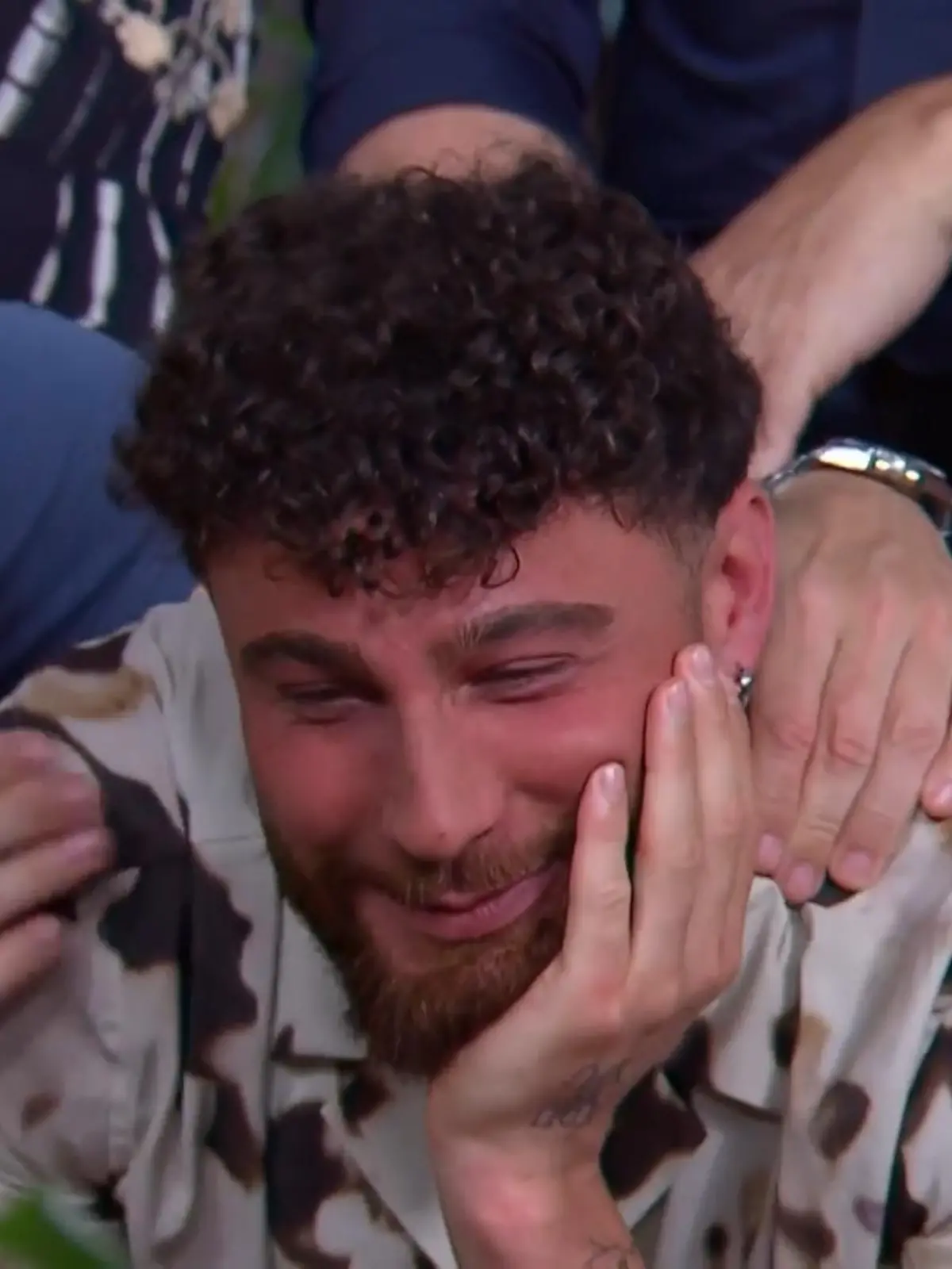 Umut Tekin schläft beim Dschungelcamp-Wiedersehen im Baumhaus ein