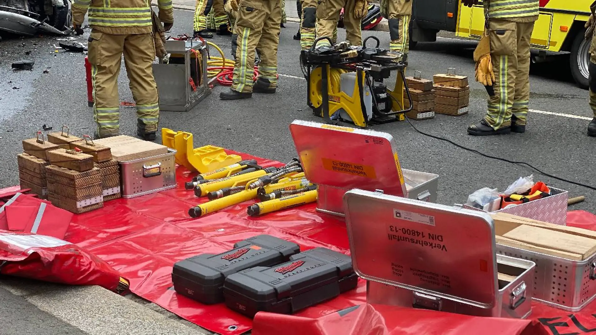 Feuerwehreinsatz nach Rolltreppen-Unfall in Dresden