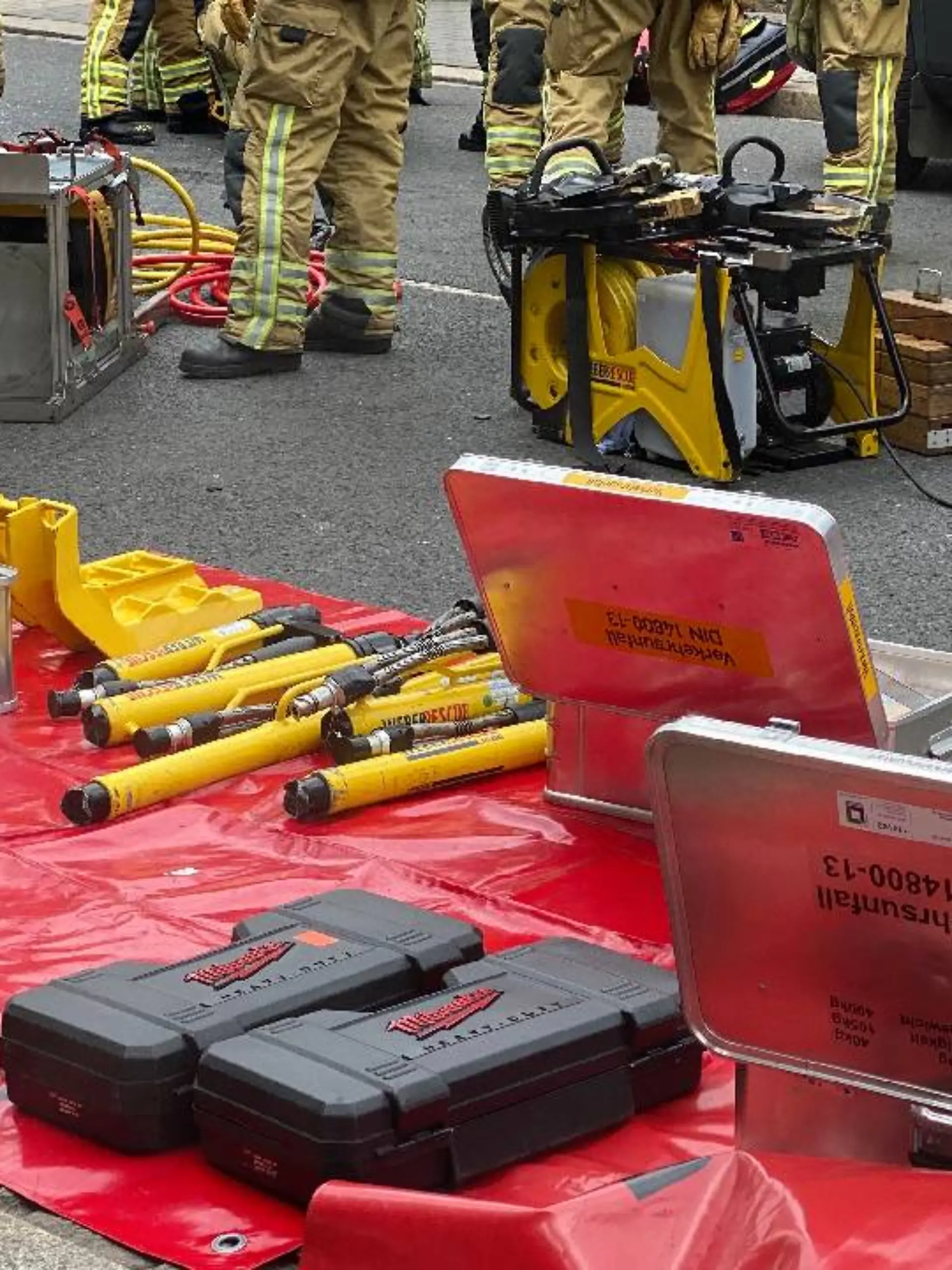 Feuerwehreinsatz nach Rolltreppen-Unfall in Dresden 