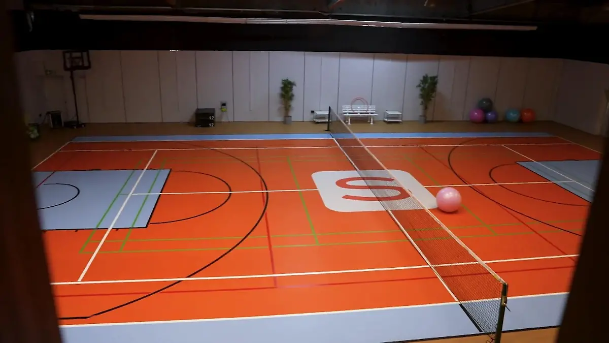 Set-Check mit Bianca Hein! AWZ-Star zeigt uns die neue Sporthalle Neuer „Alles was zählt”-Drehort