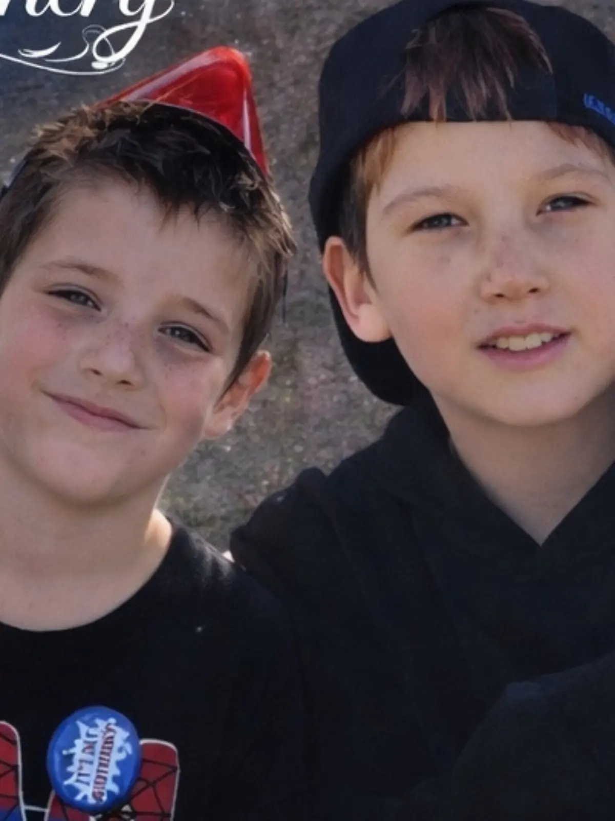 Bild zu: "Ins Eis eingebrochen! Zwei Jungen ertrinken im eiskalten Wasser"