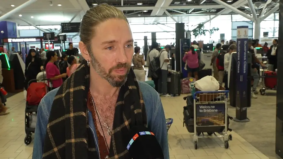 Dschungelcamp-2026-Am-Flughafen-schie-t-Gil-Ofarim-pl-tzlich-gegen-Ariel