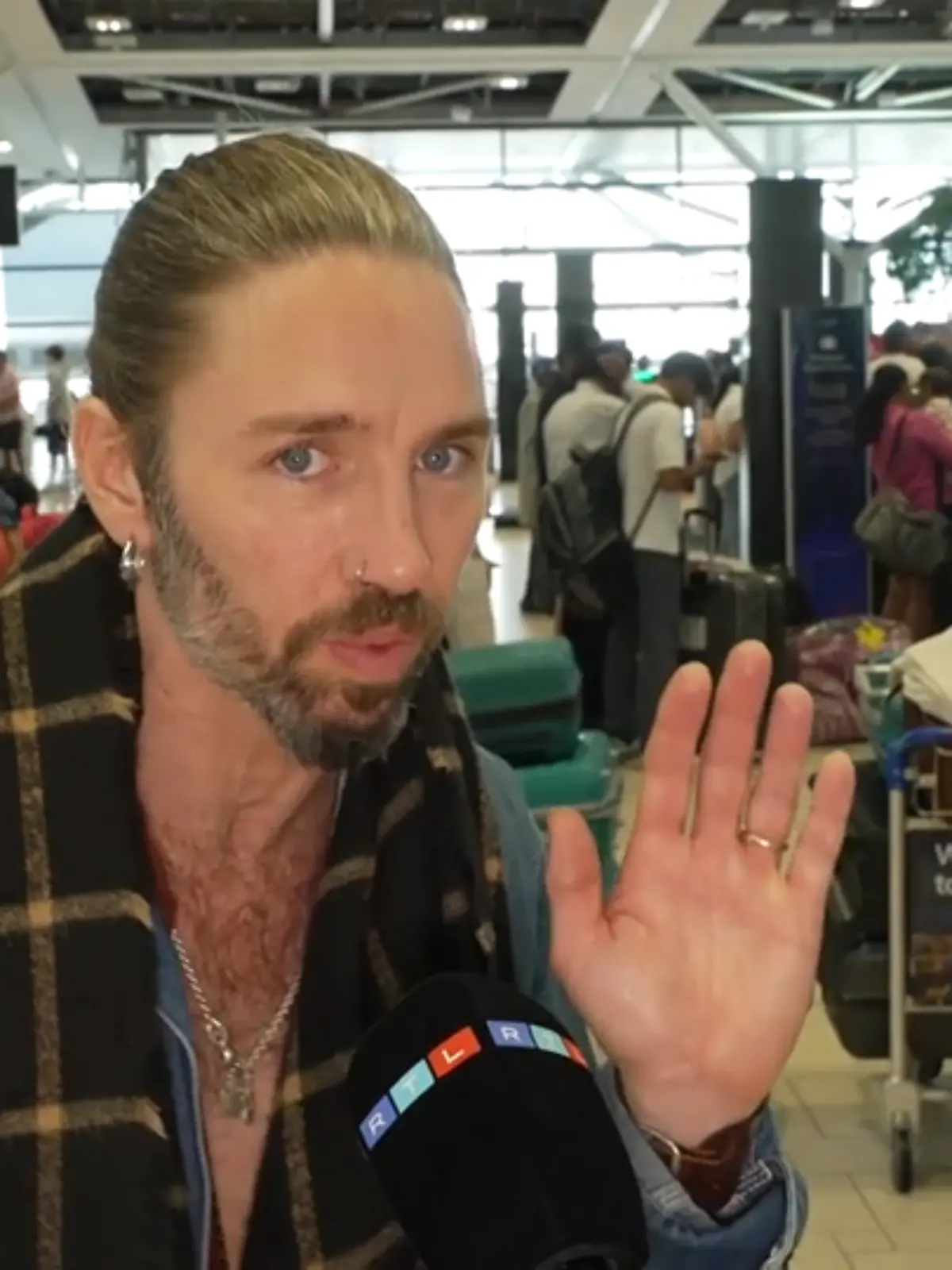 JETZT schießt Gil Ofarim plötzlich gegen Ex-Mitcamperin