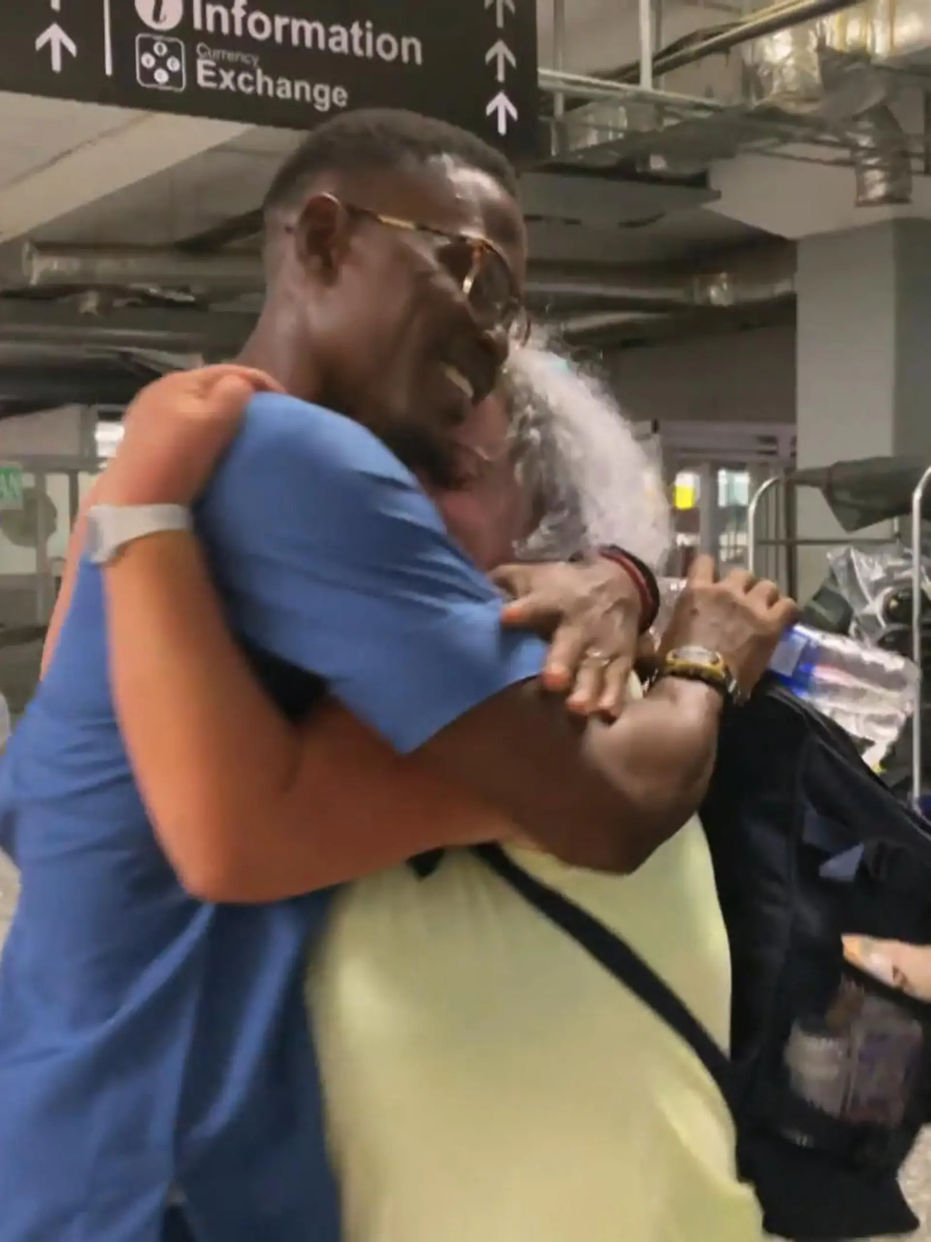 Bild zu: "Großes Wiedersehen in Nigeria bei Ugo und Susann"