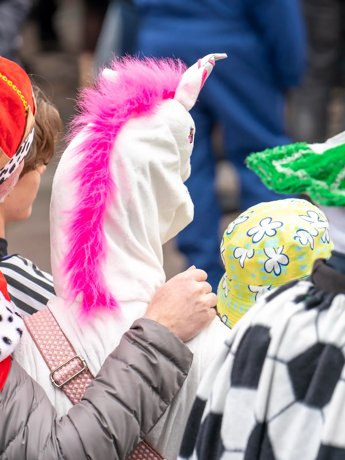 Bild zu: "Bis zu 10.000 Euro Strafe drohen! Auf welche Kostüme ihr besser verzichten solltet"