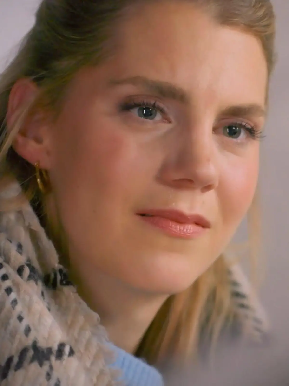 Unter uns: Stella zeigt sich vor Sina emotional