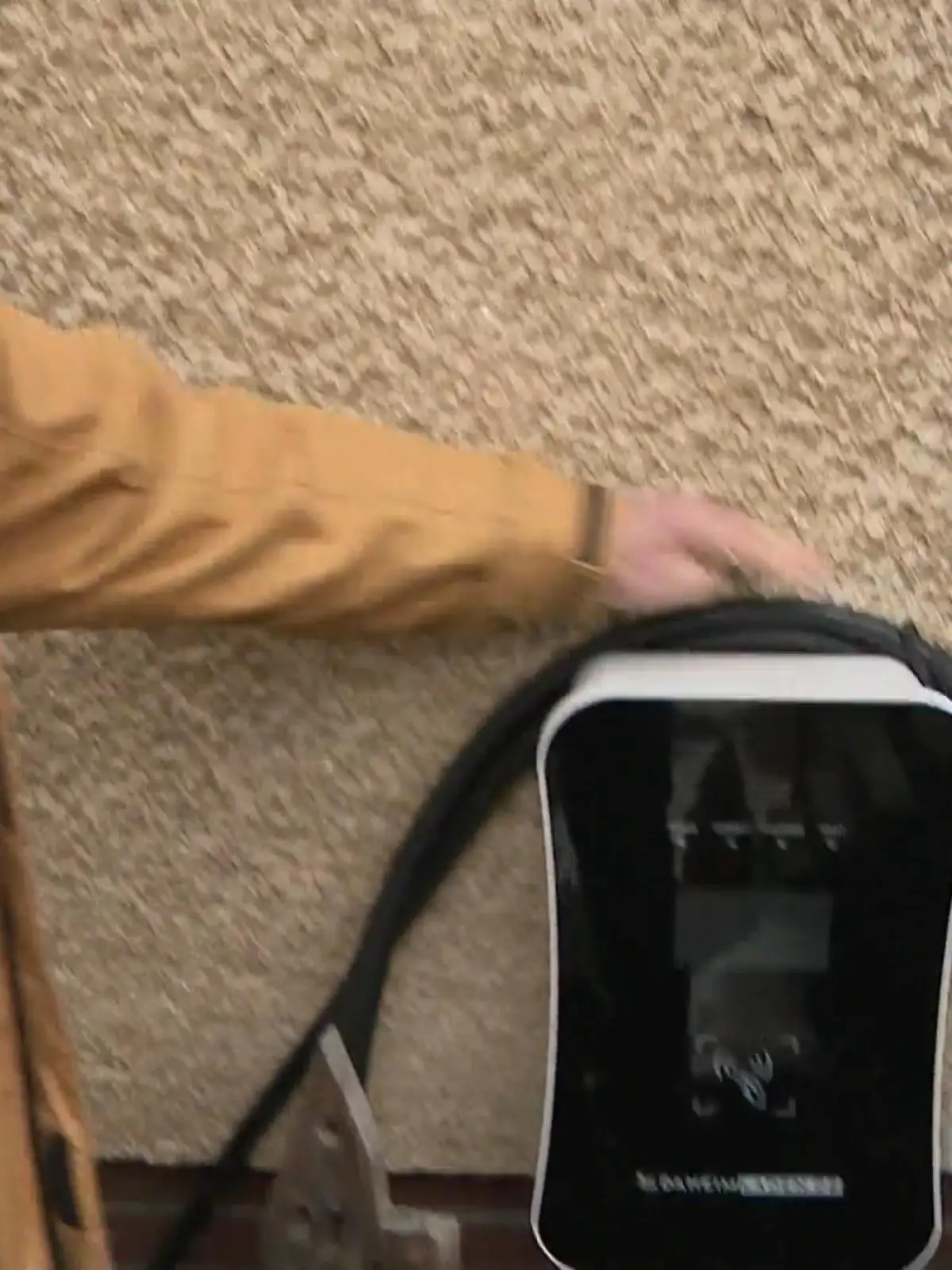 Bild zu: "Wallbox-Dilemma: Stadt blockiert E-Auto-Ladung"