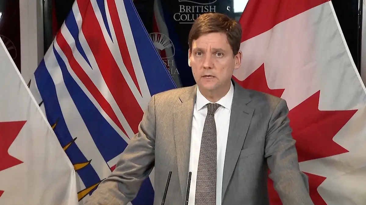 David Eby, der Premierminister des kanadischen Bundesstaates British Columbia, stellt sich nach dem Schulmassaker den Fragen der Presse.