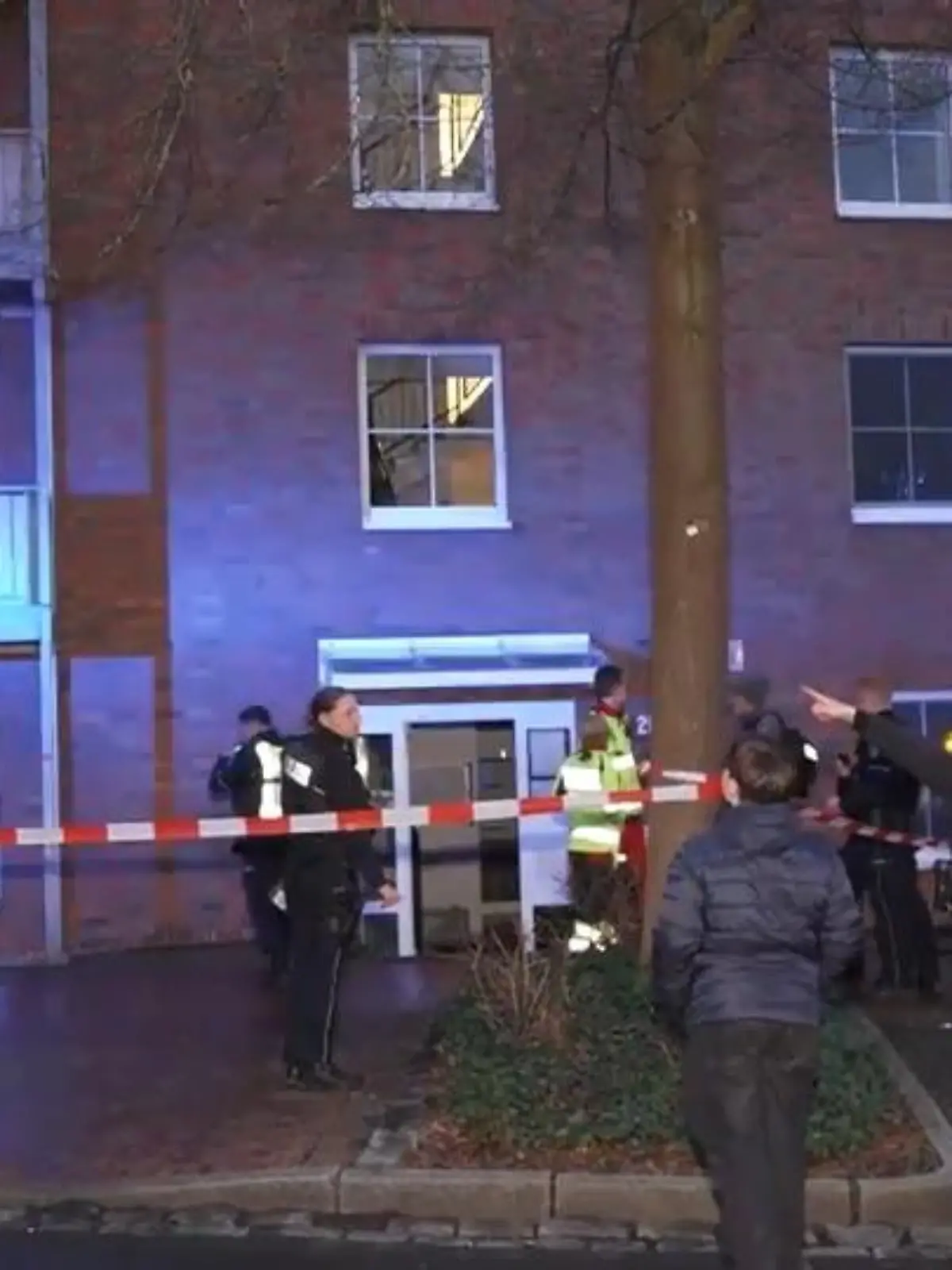 Bild zu: "Polizei erschießt Angreifer im Altenheim"