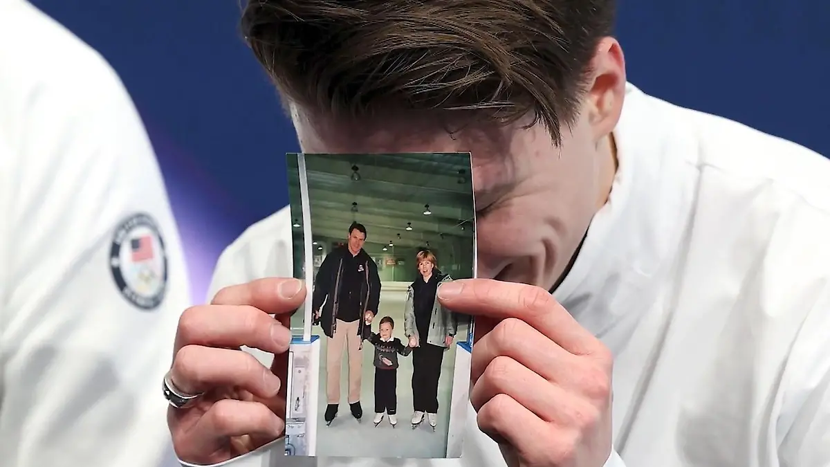 Eiskunstlauf-Star weint hemmungslos um seine toten Eltern Bei Olympia-Debüt