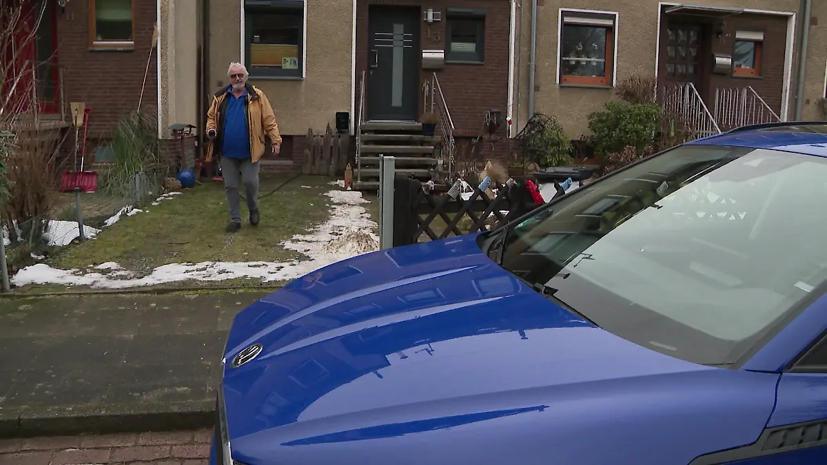 Hannover-Ehepaar-darf-E-Auto-auf-eigenem-Grundst-ck-nicht-laden-wegen-eines-Bordsteins-