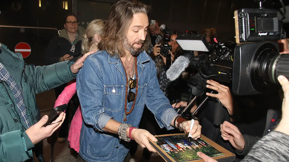 Bild zu: "Blick hinter die Kulissen! Wie es für Dschungelkönig Gil Ofarim nach dem Finale weiterging"