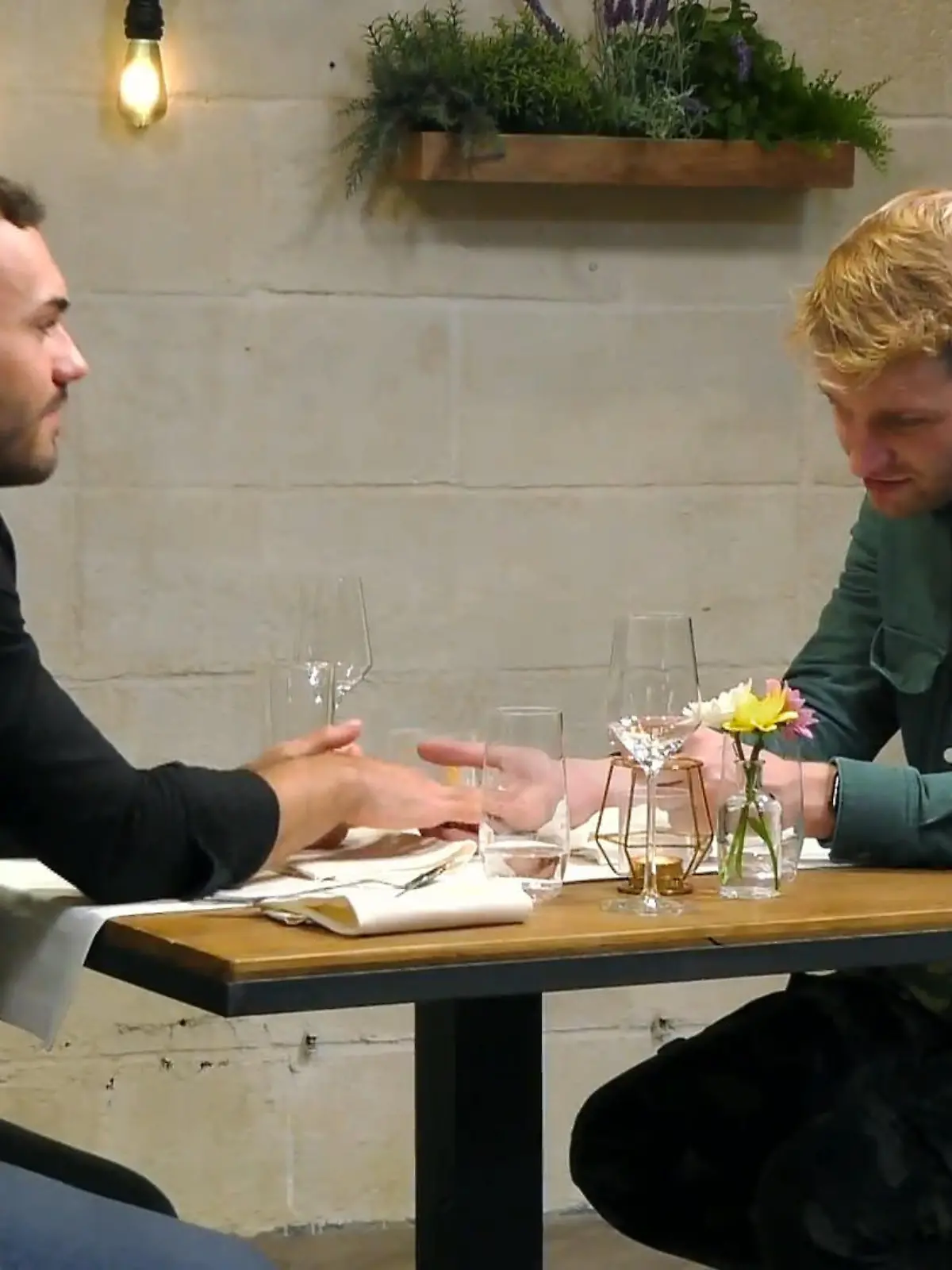 Bild zu: "André überhäuft Olli mit Komplimenten"