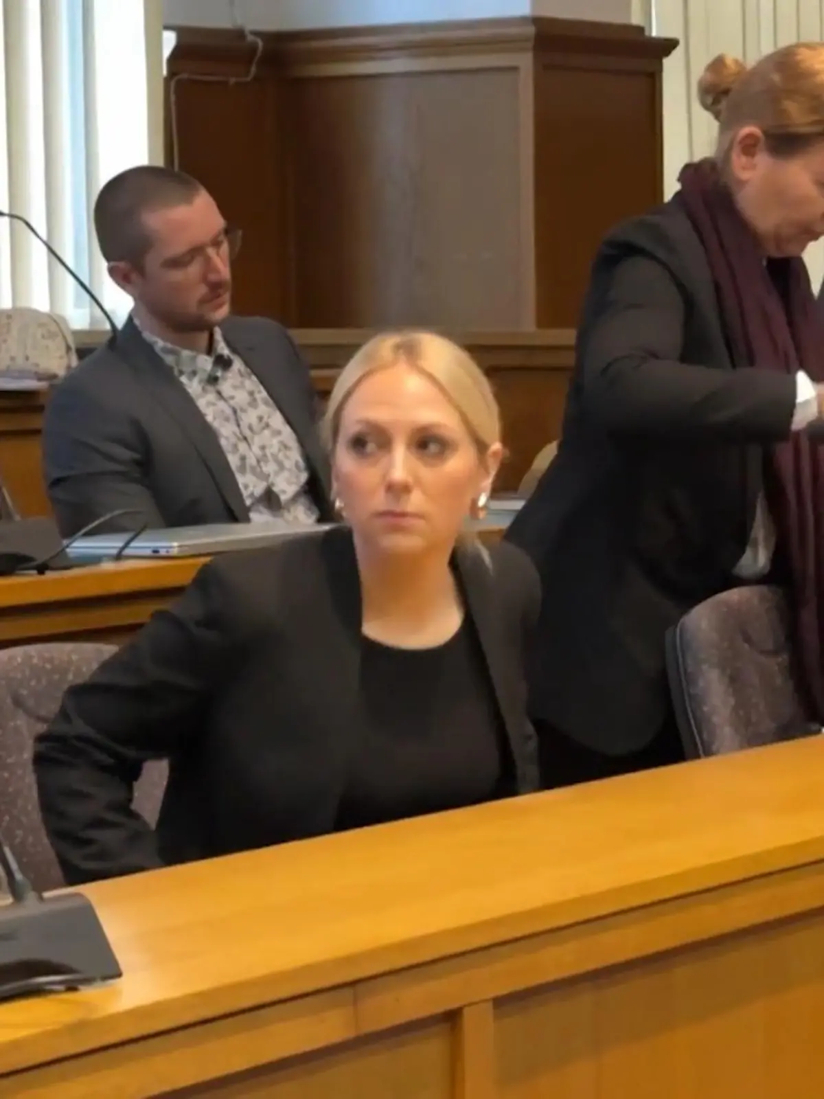 Bild zu: "Polizisten-Witwe kommen beim Prozessauftakt die Tränen"