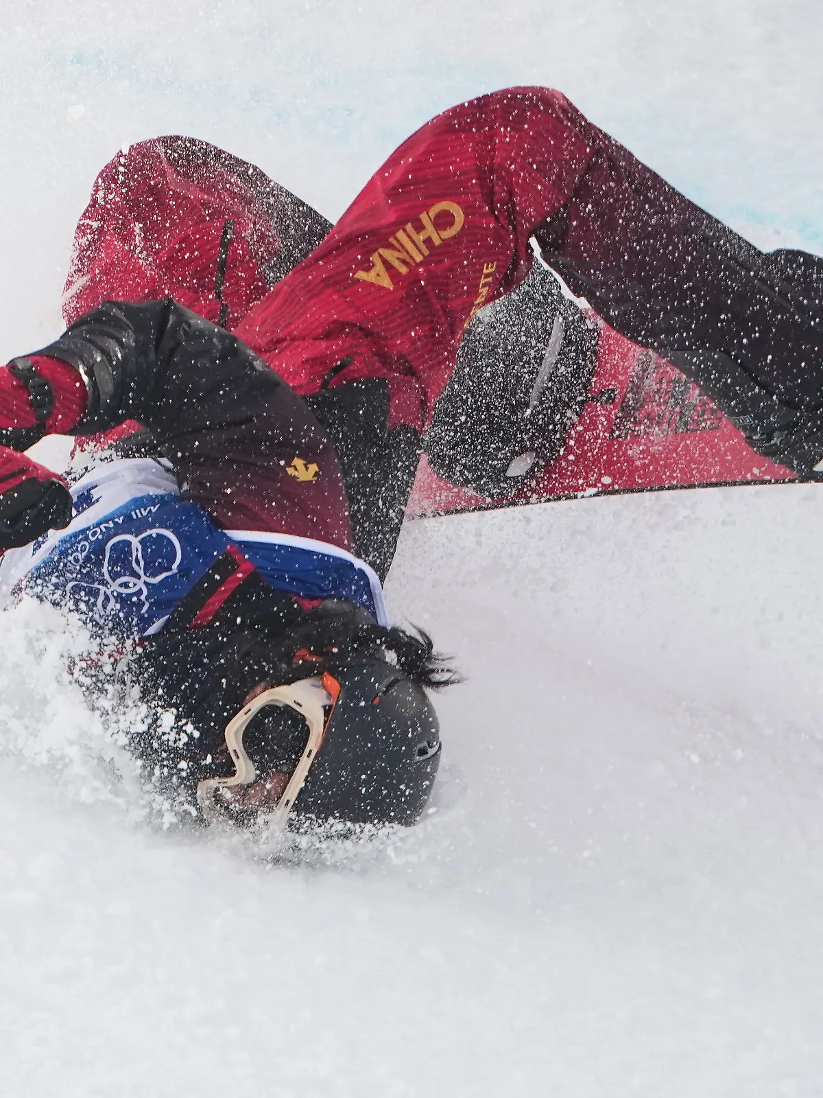 Bild zu: "Gruseliger Snowboard-Sturz schockt Olympia"
