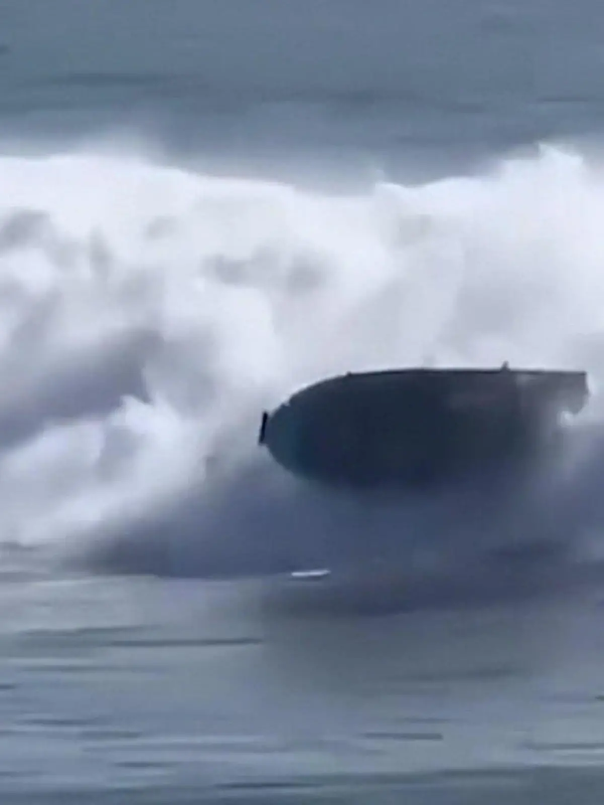 Bild zu: "Familie bei Bootsunglück in akuter Lebensgefahr – weil der Vater einen Fehler macht!"