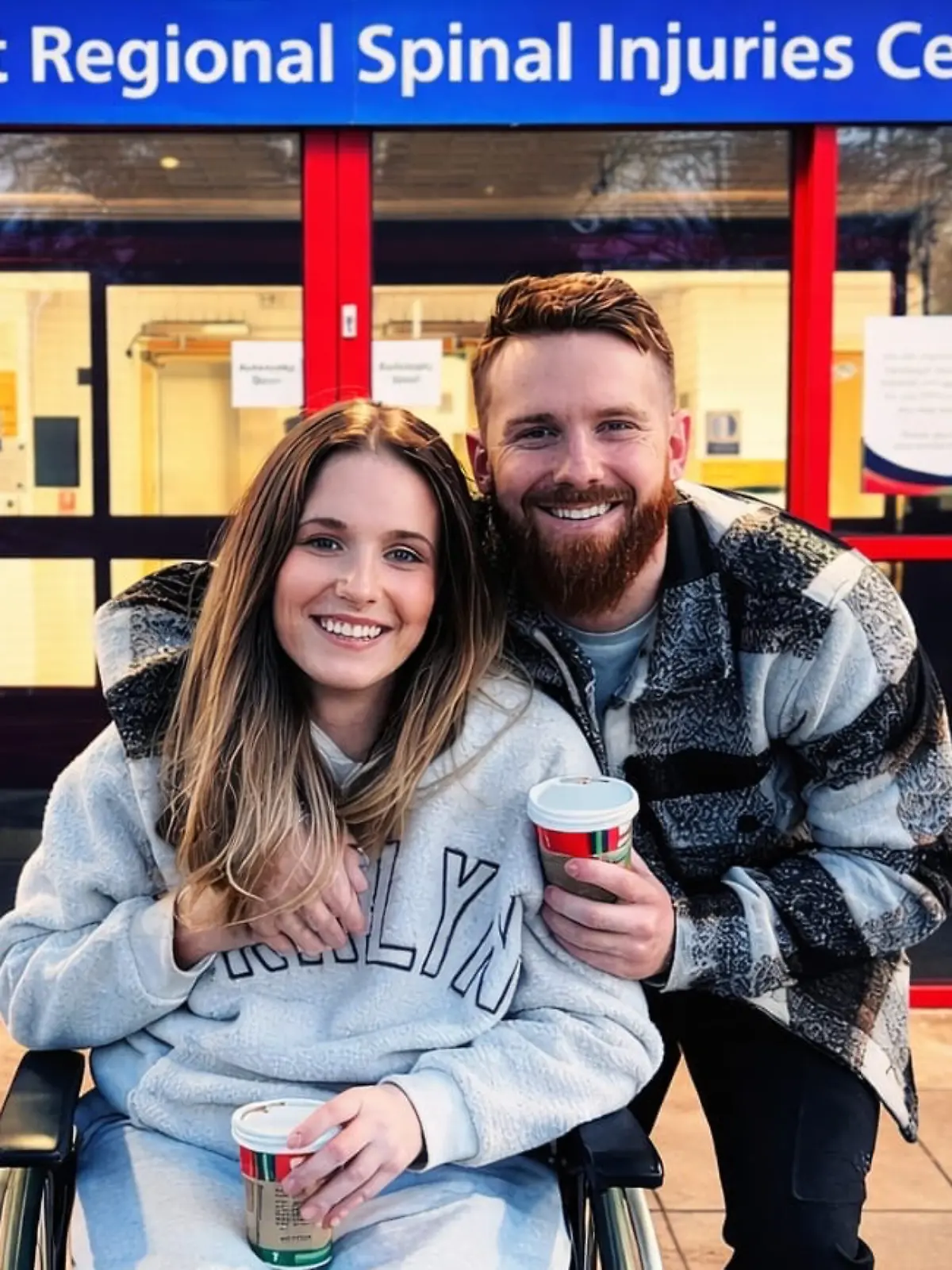 Bild zu: "Vierfach-Mama rutscht beim Wäscheaufhängen aus – jetzt ist sie gelähmt"