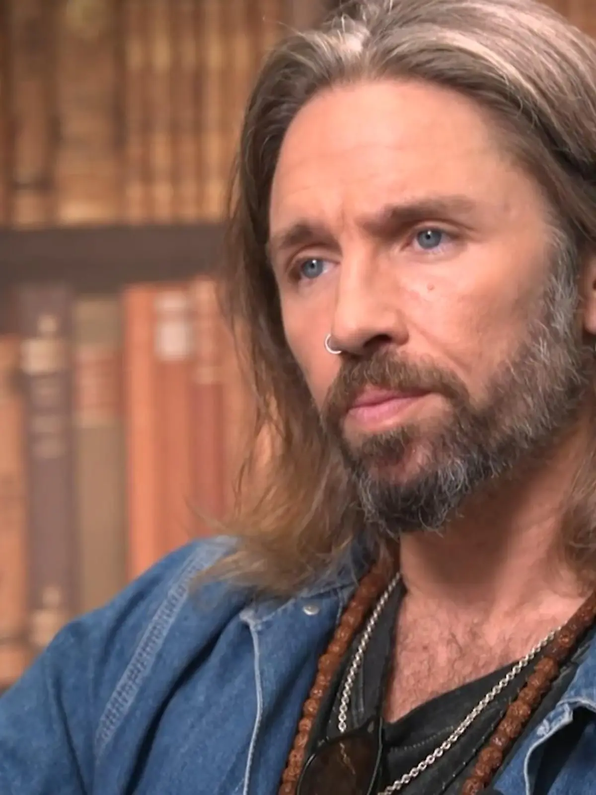 Bild zu: "Was würdest du dem Hotelmitarbeiter Markus W. sagen, Gil?"