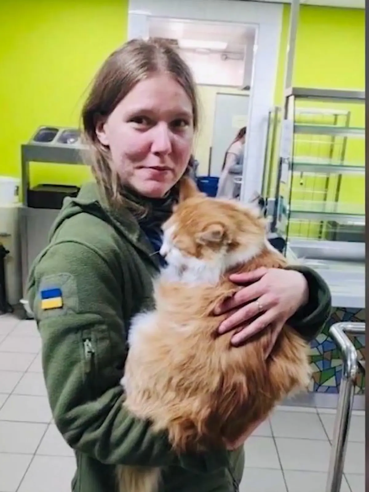 Bild zu: "Persönliche Dinge einer gefallenen Sanitäterin in Bonn"