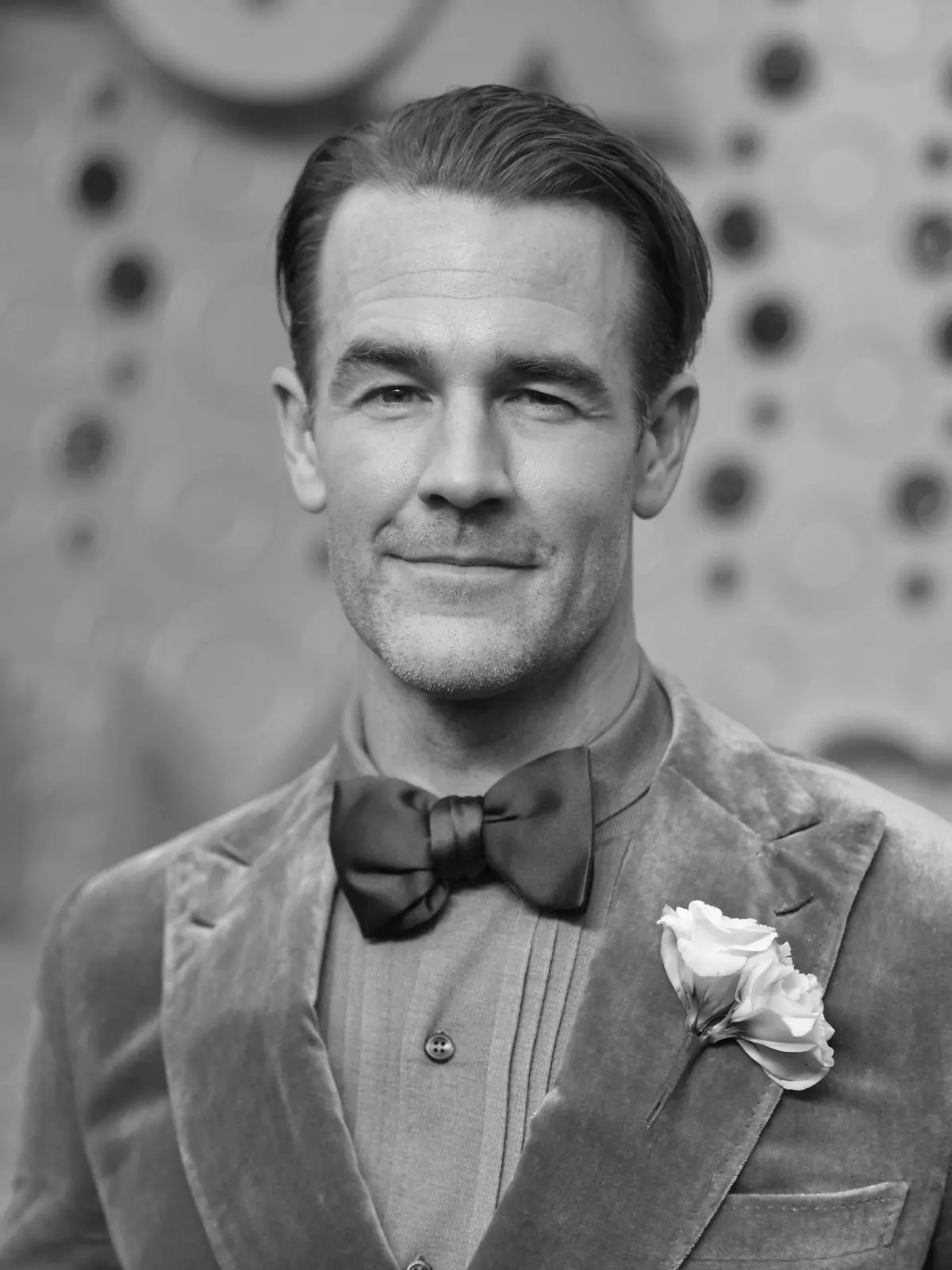 ARCHIV - 22.09.2019, USA, Los Angeles: James Van Der Beek, Schauspieler aus den USA, trifft im Microsoft Theater in Los Angeles zu den 71. Primetime Emmy Awards ein.