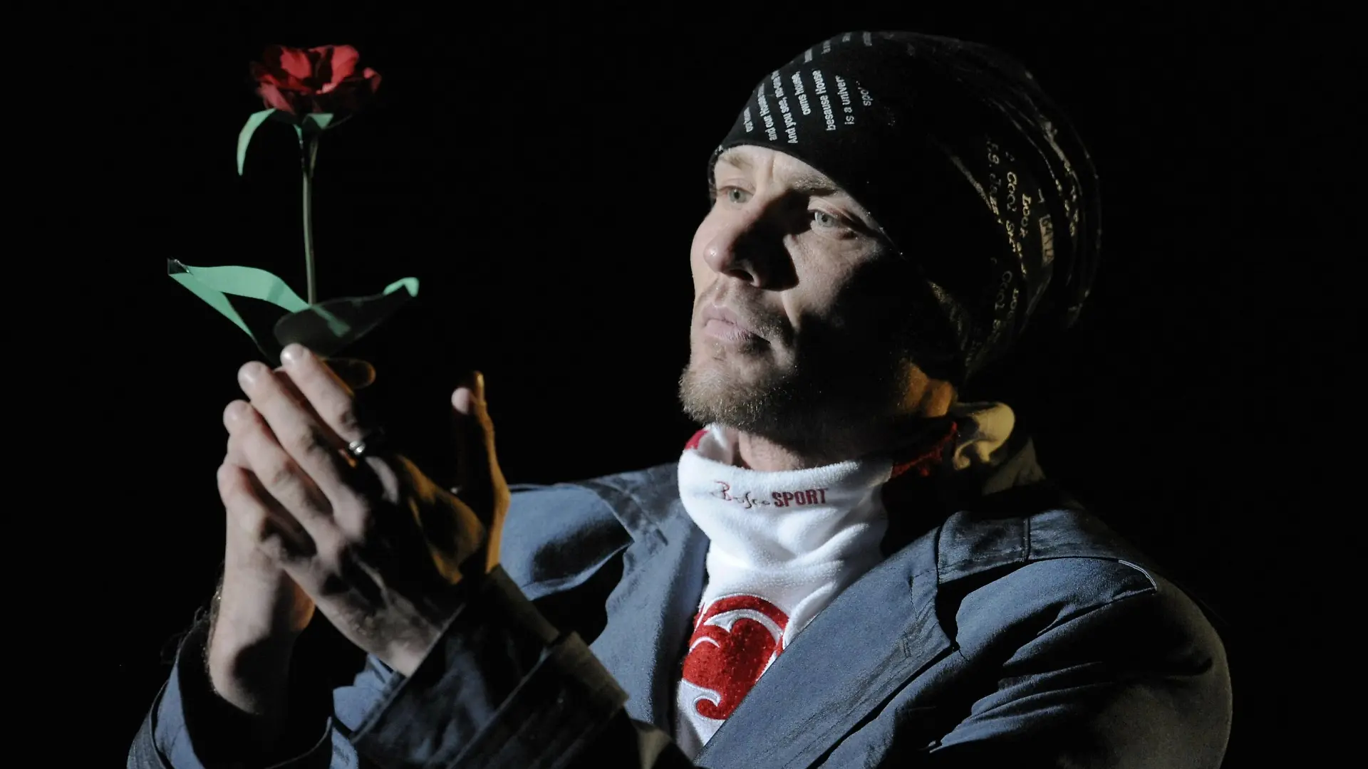 Bildnummer: 06672222 Datum: 14.10.2010 Copyright: imago/ITAR-TASS
MOSCOW, OCTOBER 14, 2010. Figure skater Roman Kostomarov (RUS) appears in a scene from Ilya Averbukh s ice theatre project City Lights. PUBLICATIONxINxGERxAUTxONLY RE0D9B72; Eiskunstlauf Eistanz Eisshow Show Theater Eistheater Aktion vdig xub 2010 quer
Image number 06672222 date 14 10 2010 Copyright imago ITAR TASS MOSCOW October 14 2010 Figure Skater Novel Kostomarov RUS appears in A scene From Ilya Averbukh s Ice Theatre Project City Lights PUBLICATIONxINxGERxAUTxONLY Figure skating ice dancing Eisshow Show Theater Ice Theatre Action shot Vdig xub 2010 horizontal