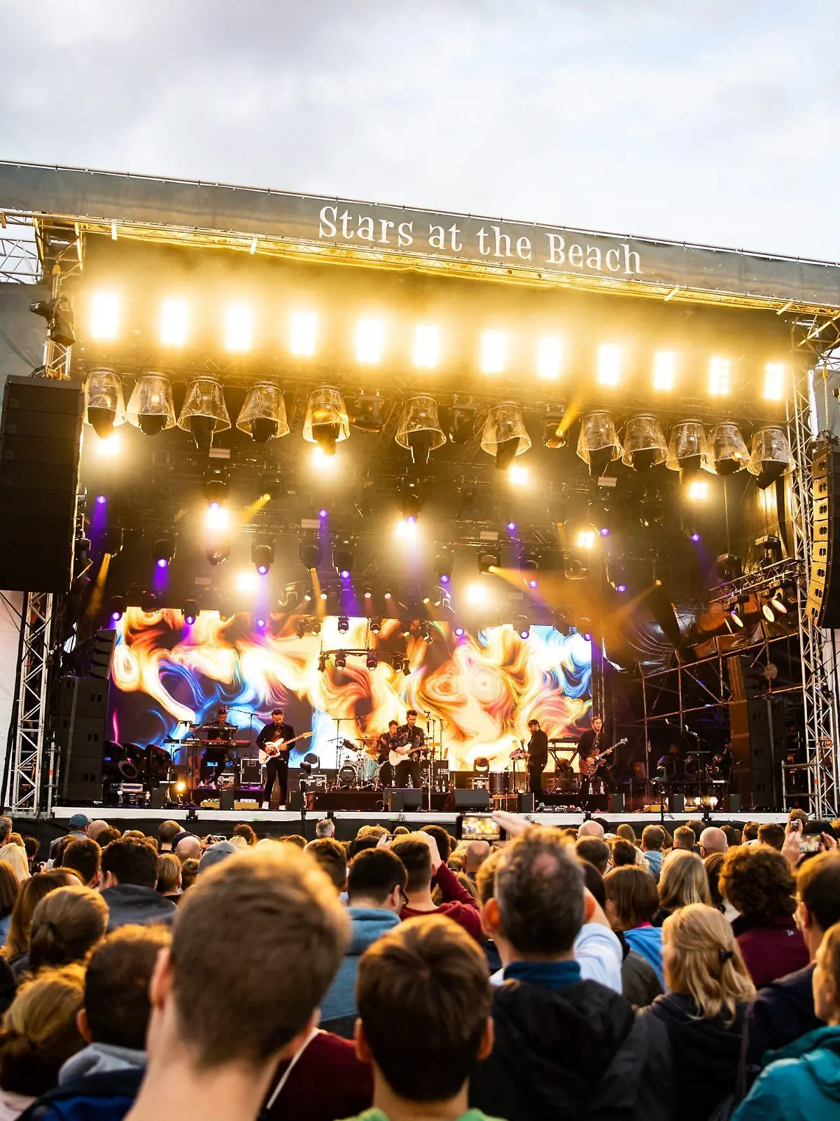 Stars at the Beach - Revolverheld Zimmer mit Blick - Open Air Tour 2019 - Revolverheld, sup. Klan -16.06.2019, Heiligenhafen