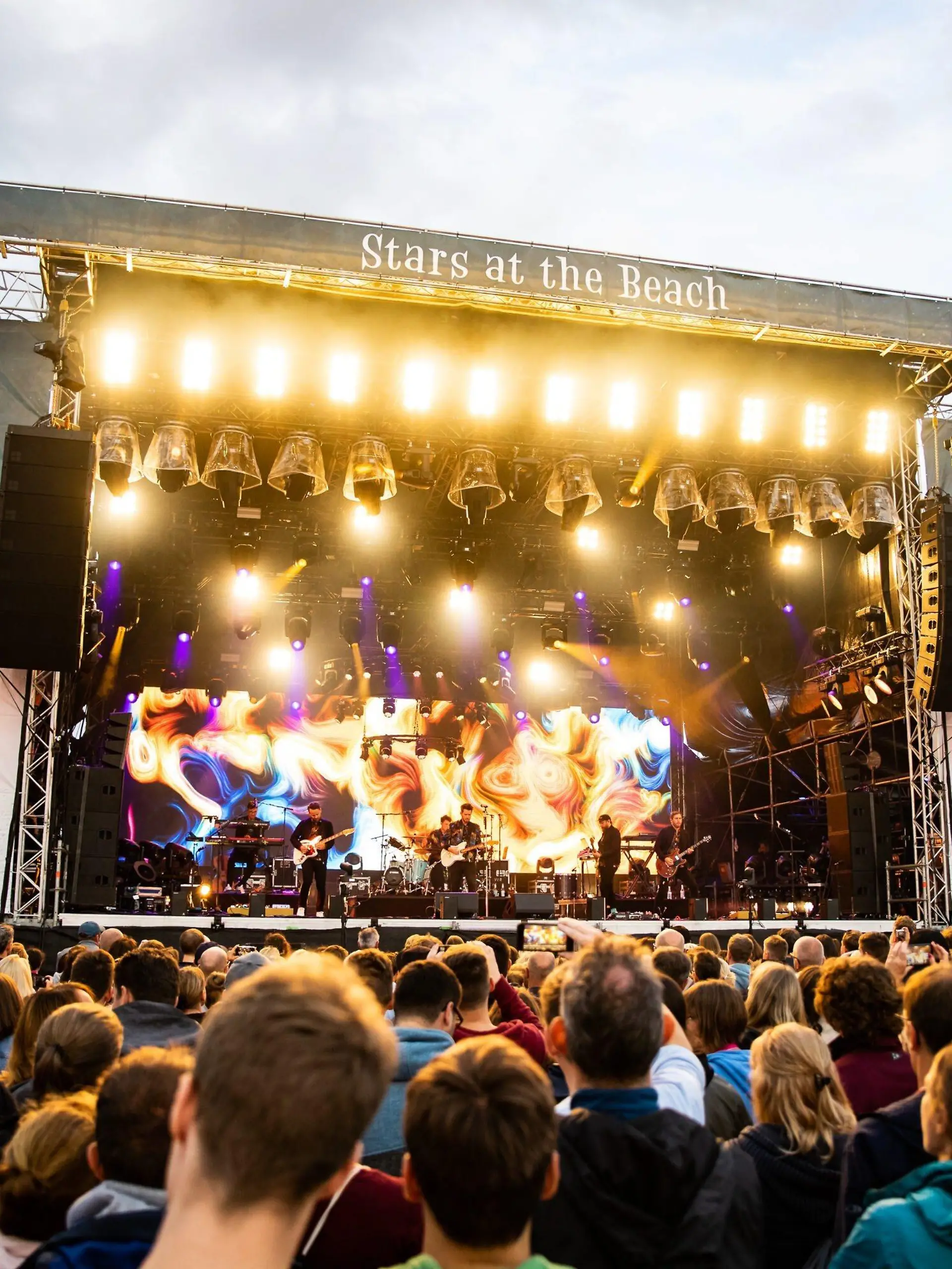 Stars at the Beach - Revolverheld Zimmer mit Blick - Open Air Tour 2019 - Revolverheld, sup. Klan -16.06.2019, Heiligenhafen