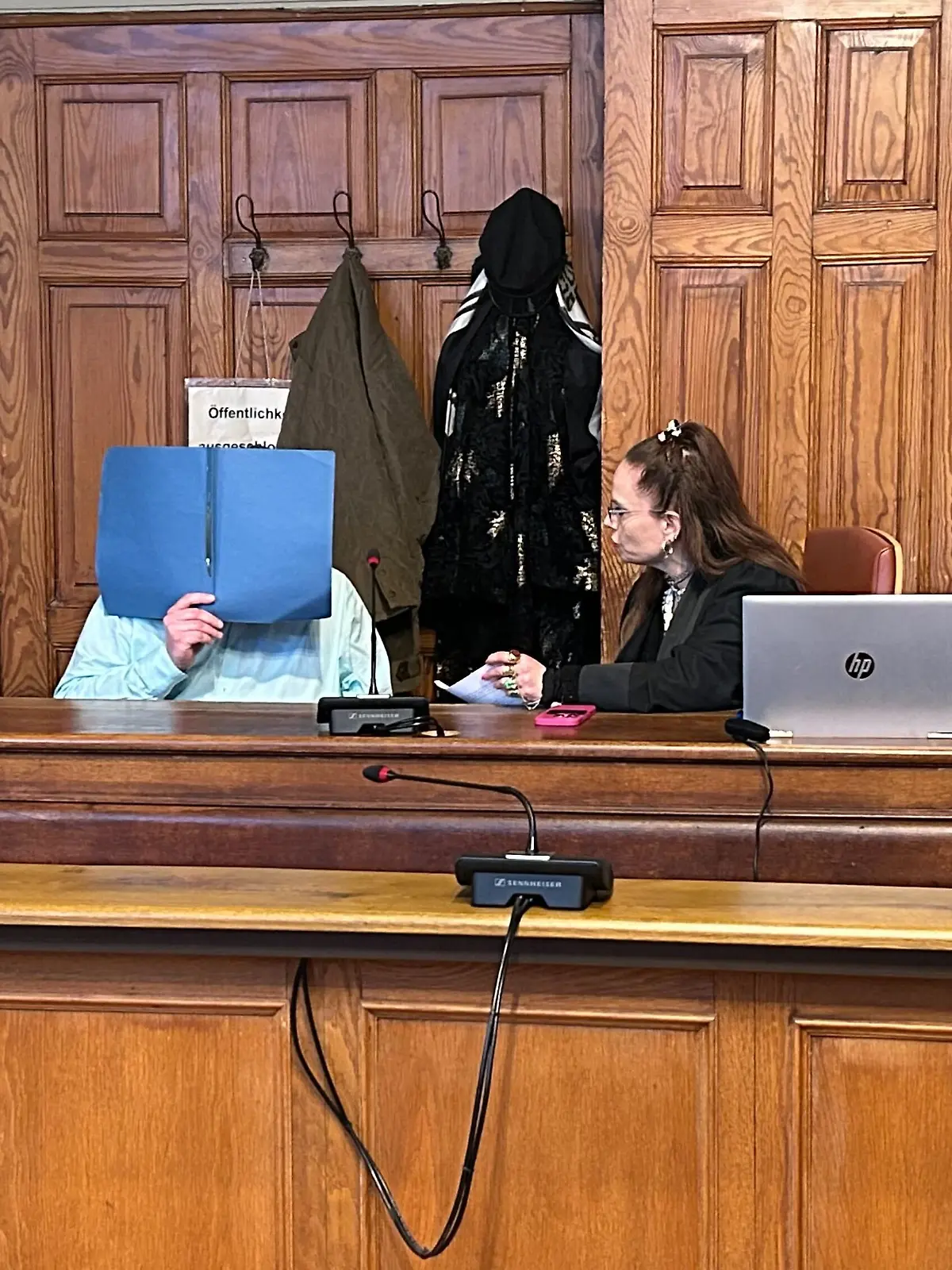 Bild zu: "Sebastian S. soll seine Familie gequält haben – für seine neue Frau unvorstellbar"