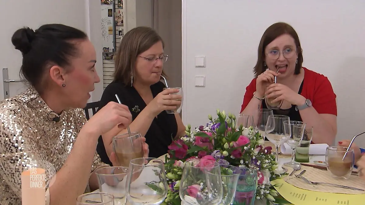 Küchenrolle statt Servietten Am Tisch abgerissen