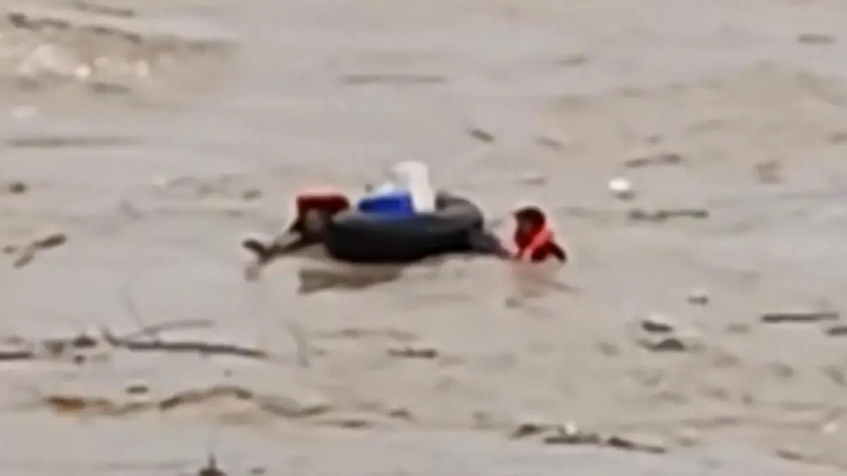 Drama im Fluss! Männer nach Unglück von Wassermassen mitgerissen Starkregen auf den Philippinen