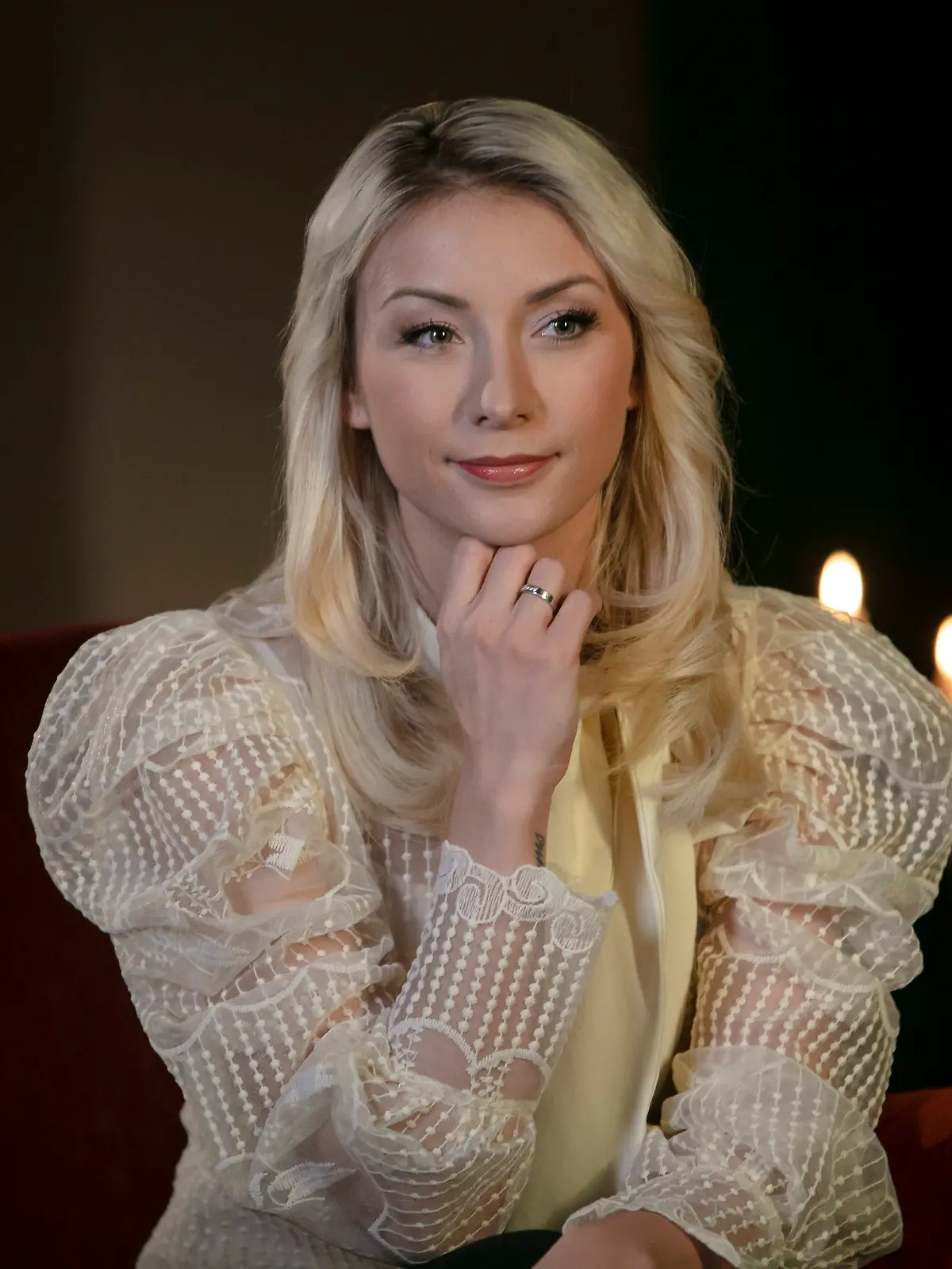 Sängerin und Moderatorin Anna-Carina Woitschak - aufgenommen am Rande der Fernsehaufzeichnung für die TV-Sendung Schmusenacht mit Anna-Carina Woitschack im Schloß Scharfenberg. 