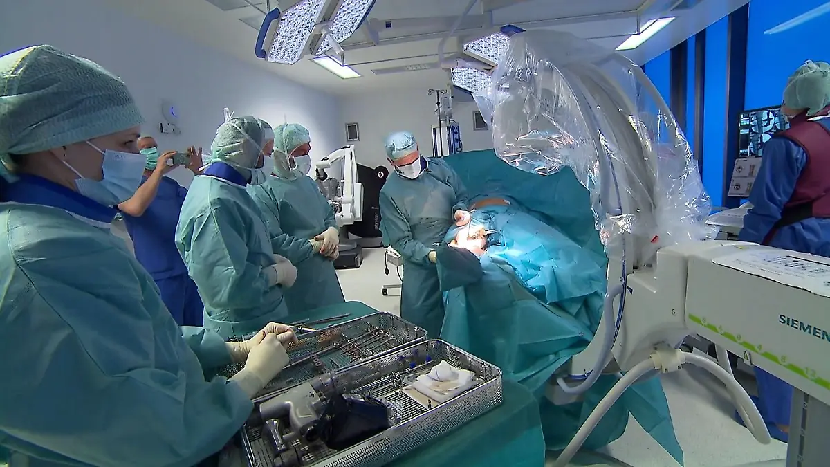 Ohne Prothese? Bonner Orthopäde setzt auch auf Stammzellen Zeitgewinn statt Kunstgelenk