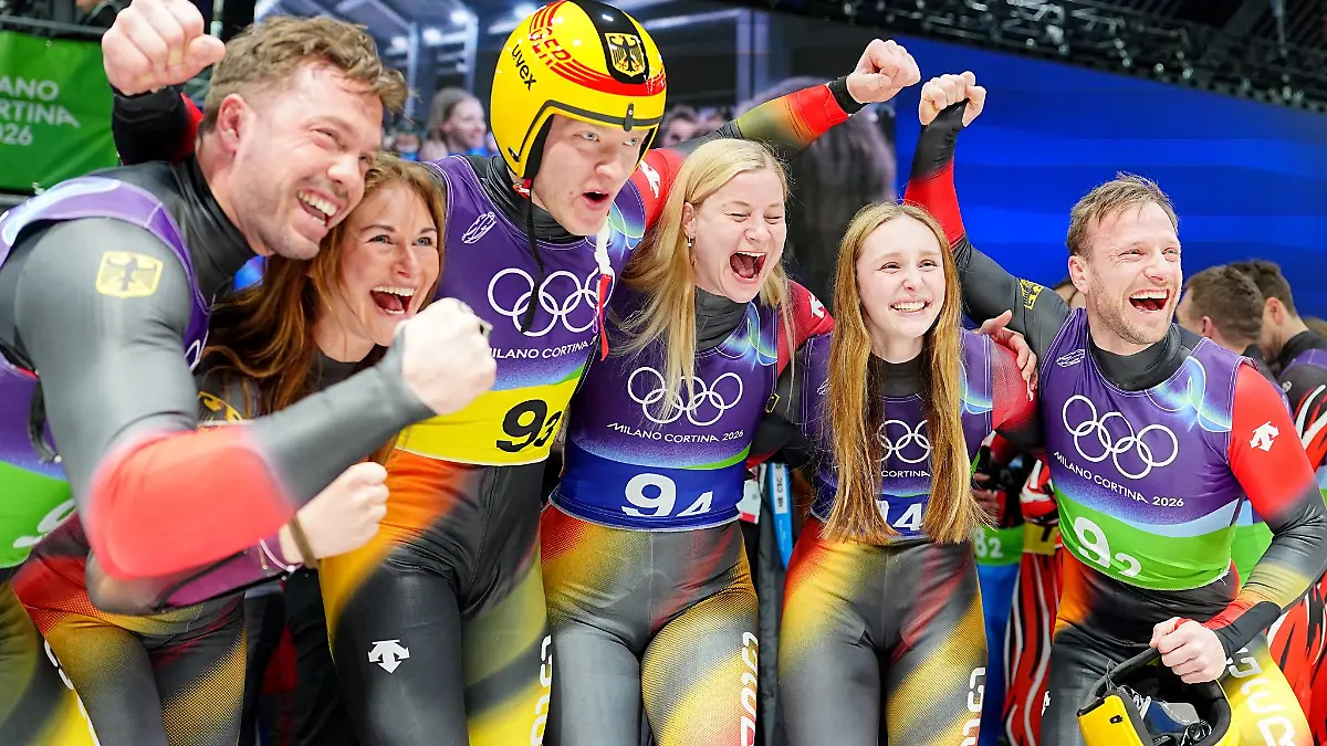 Die deutschen Rodler gewinnen Gold in der Team-Staffel.