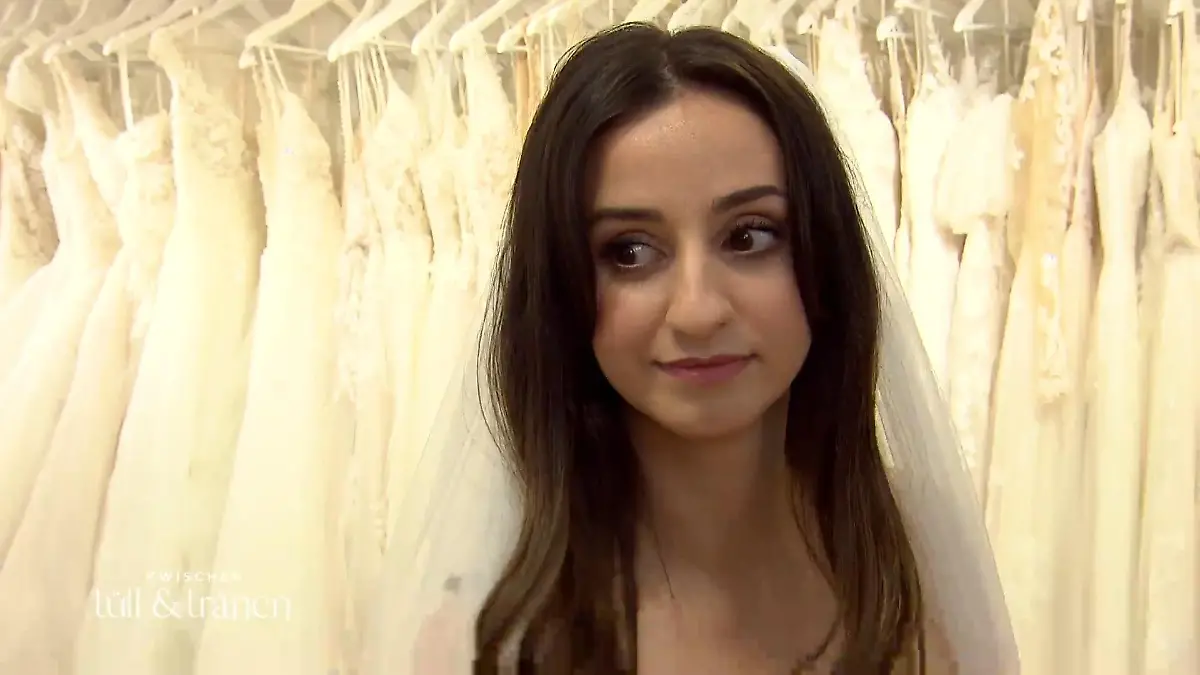 Findet Yasemin ihr Traumkleid zum Tanzen? Ein Traum in Glitzer