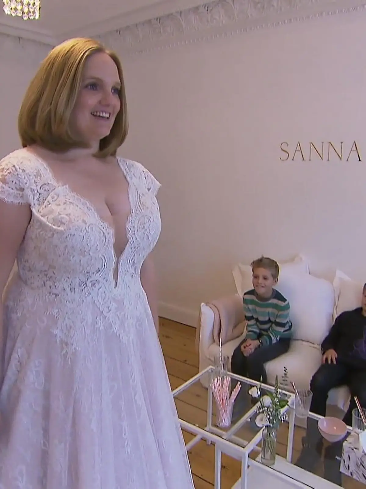 Bild zu: "Sie suchen Mamas Traumkleid!"