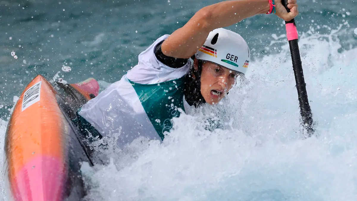  Germany s Ricarda Funk competes in the women s kayak semifinal for canoeing in slalom during the 2020 Olympic Games, Olympische Spiele, Olympia, OS at the Kasai Canoe Slalom Center in Tokyo, Japan, 27 July 2021. 2020 Olympic Games: Slalom canoeing ACHTUNG: NUR REDAKTIONELLE NUTZUNG PUBLICATIONxINxGERxSUIxAUTxONLY Copyright: xEnricxFontcubertax EVE2816 20210727-722fd49205aac338908131b98eb77ade503da872